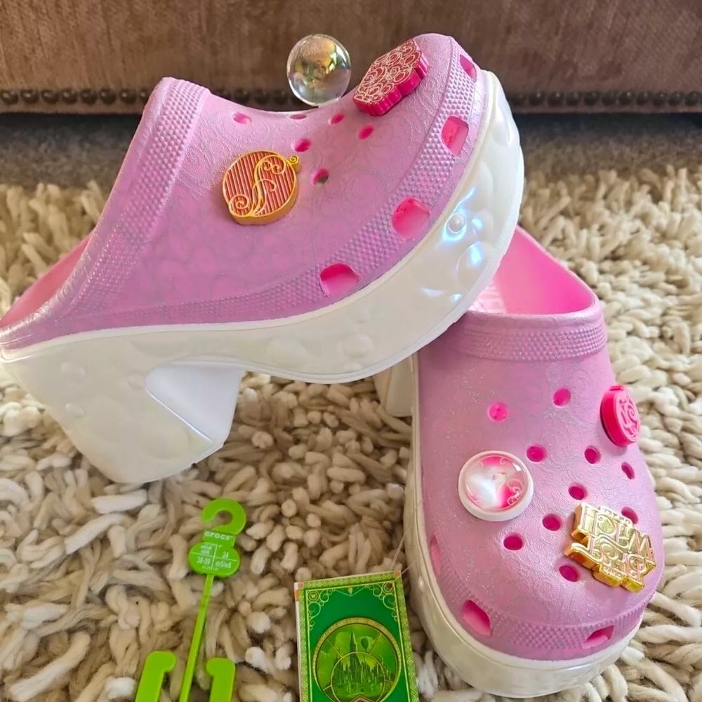 👸🏼 Crocs x Wicked Glinda Clogs 👸🏼